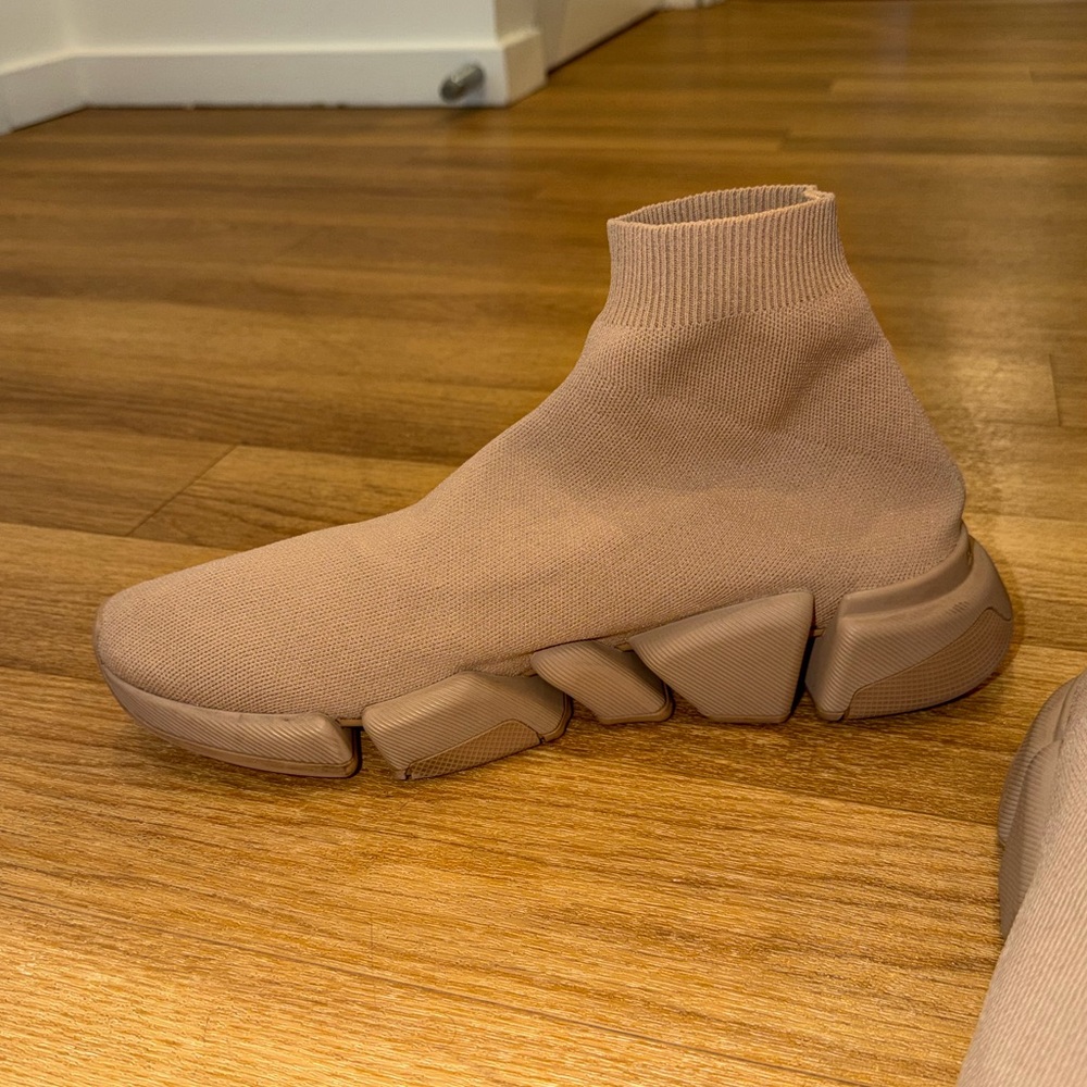Balenciaga Men’s Speed 2.0 Recycled Knit Sneaker in Beige - Picture 4 of 6